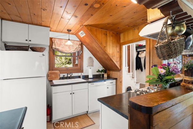 433 Milburn Road, Lake Arrowhead CA: https://media.crmls.org/medias/89094aea-289b-449f-bcbf-a54ba8cf6f15.jpg