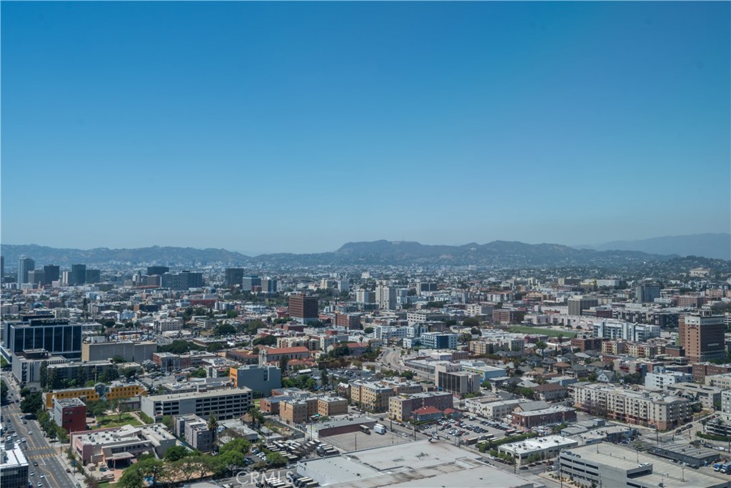 https://media.crmls.org/medias/890988b6-32bf-4bea-ab0e-32e51f7572d8.jpg?preset=X-Large