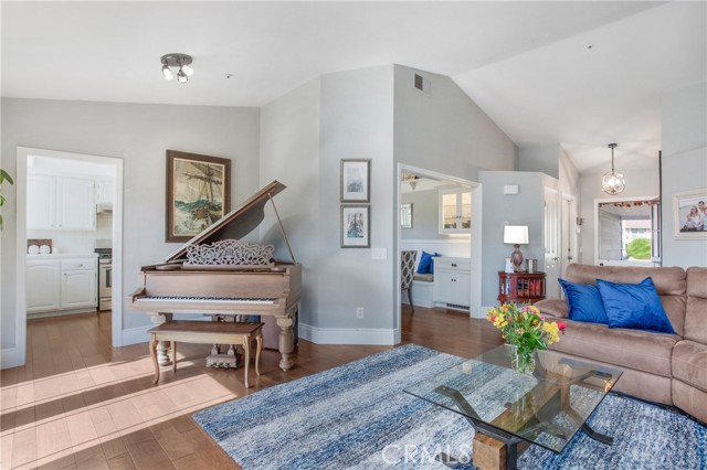 1202 Ganado, San Clemente CA: https://media.crmls.org/medias/890af4c7-3a81-483e-bb45-c048e4701380.jpg