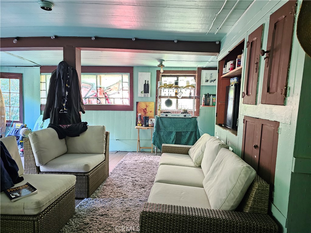 https://media.crmls.org/medias/890b30be-3e43-4e2d-9f9f-7c4412510748.jpg?preset=X-Large