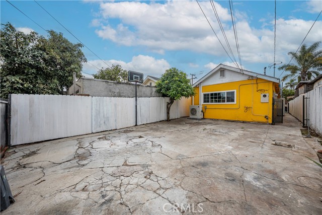 Detail Gallery Image 30 of 44 For 13032 S Main St, Los Angeles,  CA 90061 - 4 Beds | 2 Baths