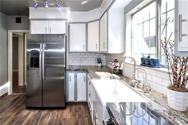 207 Santa Ana Avenue, Long Beach CA: https://media.crmls.org/medias/890ba3e5-d3a5-4976-8536-591325df65d5.jpg