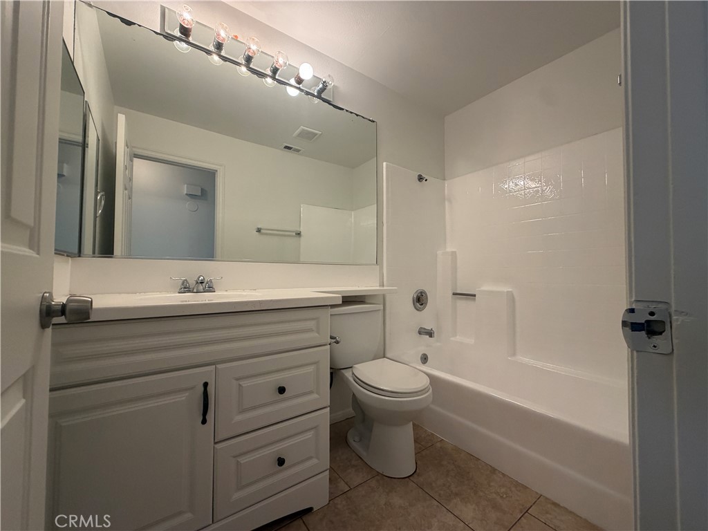 https://media.crmls.org/medias/890bdef4-db84-4c92-b4f7-571102ed70f8.jpg?preset=X-Large