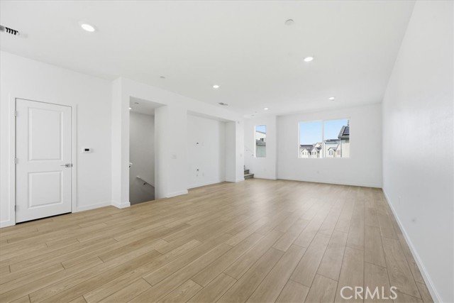 Detail Gallery Image 8 of 27 For 27341 Bear Creek Ln, Valencia,  CA 91381 - 3 Beds | 3/1 Baths