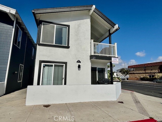 Detail Gallery Image 5 of 5 For 127 29th St #1,  Newport Beach,  CA 92663 - 3 Beds | 2 Baths