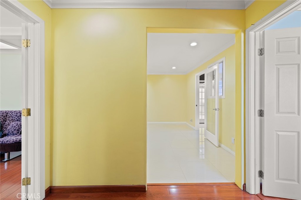 https://media.crmls.org/medias/890cafc0-3ae4-4bcf-8b0c-7d7e5e83544f.jpg?preset=X-Large