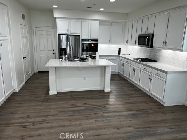 Detail Gallery Image 2 of 10 For 11268 Price, Loma Linda,  CA 92354 - 6 Beds | 3/1 Baths