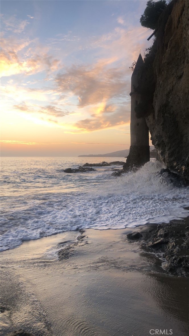 https://media.crmls.org/medias/890d44ab-6ede-44a5-9b59-52e8c23a6709.jpg?preset=X-Large