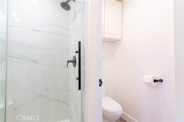 1033 S Dewcrest Drive, Anaheim CA: https://media.crmls.org/medias/890ddb2b-644b-4f29-a6d4-b03c5f78f3c5.jpg