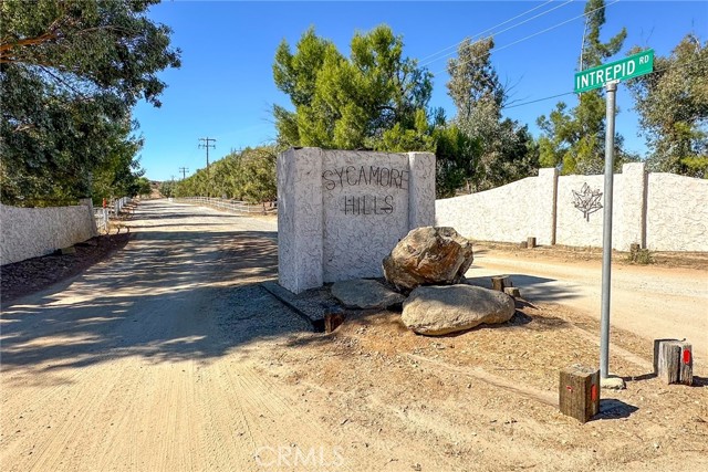 Detail Gallery Image 4 of 36 For 41600 Intrepid Rd, Hemet,  CA 92544 - 3 Beds | 2/1 Baths