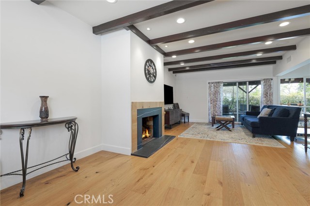 2528 N Orchard Drive, Burbank CA: https://media.crmls.org/medias/891039be-8f00-45d9-a968-561a09a609e4.jpg