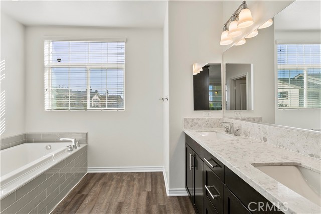 Detail Gallery Image 13 of 19 For 626 Seabright Cir, Costa Mesa,  CA 92627 - 2 Beds | 2/1 Baths