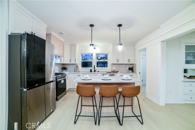 748 N Kenmore, Los Angeles CA: https://media.crmls.org/medias/891165df-a081-4419-a2e0-3729b7337fe9.jpg