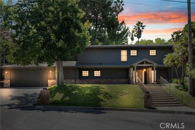 Detail Gallery Image 4 of 35 For 20225 Allentown Dr, Woodland Hills,  CA 91364 - 5 Beds | 4/2 Baths