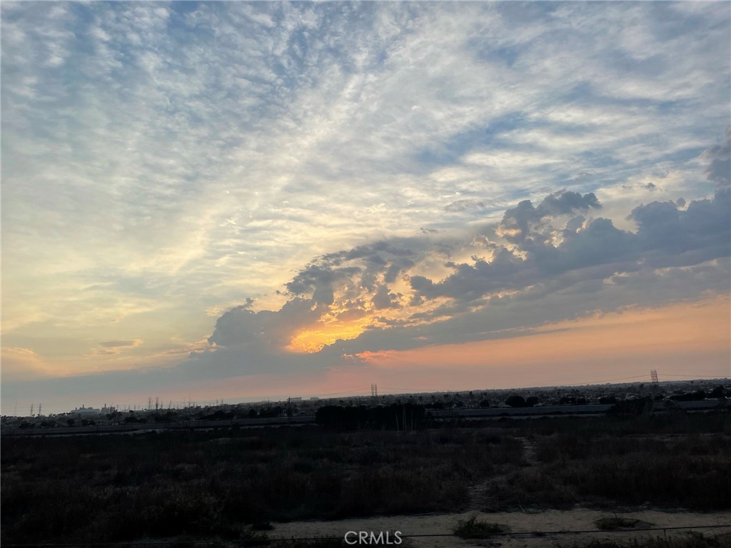 https://media.crmls.org/medias/8912336a-d88b-4262-b763-da806affcc76.jpg?preset=X-Large