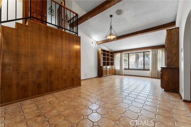 Detail Gallery Image 9 of 44 For 6367 Arrowhead Lake Rd, Hesperia,  CA 92345 - 6 Beds | 4 Baths