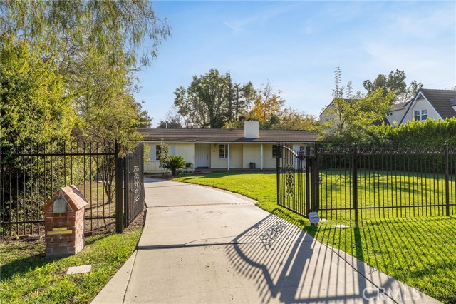 Detail Gallery Image 2 of 51 For 2976 Lombardy Rd, Pasadena,  CA 91107 - 3 Beds | 2 Baths