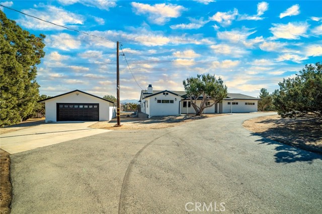 Detail Gallery Image 2 of 73 For 7587 3rd Ave, Hesperia,  CA 92345 - 4 Beds | 2/1 Baths