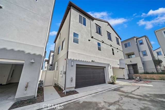 2561 Sprout Lane, Corona CA: https://media.crmls.org/medias/8914b999-5ba0-4562-ba89-75777a64768c.jpg