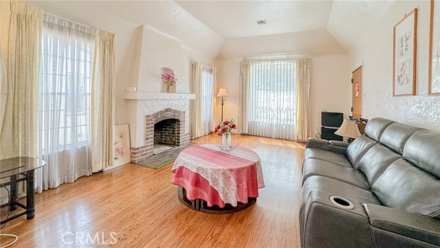 Detail Gallery Image 4 of 21 For 1646 La Golondrina Ave, Alhambra,  CA 91803 - 3 Beds | 2 Baths