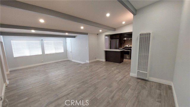Detail Gallery Image 3 of 35 For 8649 Cantaloupe Ave, Panorama City,  CA 91402 - 3 Beds | 3 Baths