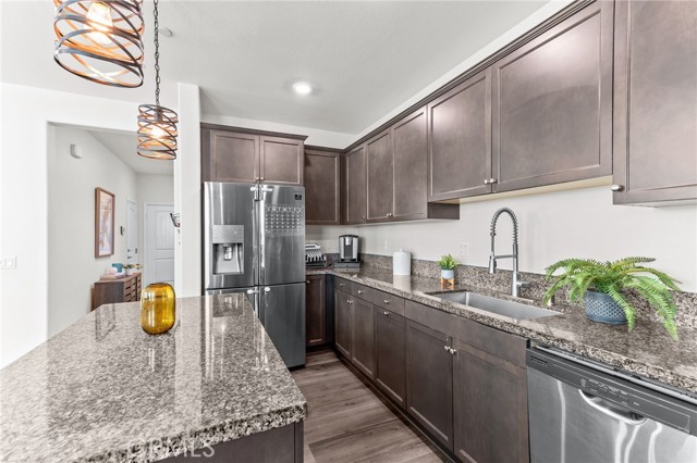 Detail Gallery Image 5 of 43 For 5873 Oatfield Ave, Corona,  CA 92880 - 3 Beds | 2/1 Baths