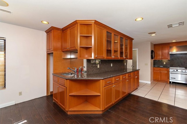 Detail Gallery Image 12 of 34 For 121 E Baseline Rd, Claremont,  CA 91711 - 4 Beds | 2/1 Baths