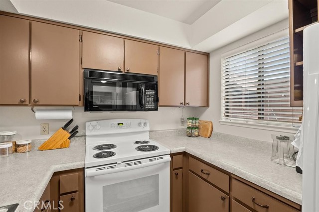 2924 Pennyroyal Dr, Chico CA: https://media.crmls.org/medias/8918da59-a9e5-4635-a144-f2a0fa6c3fa1.jpg