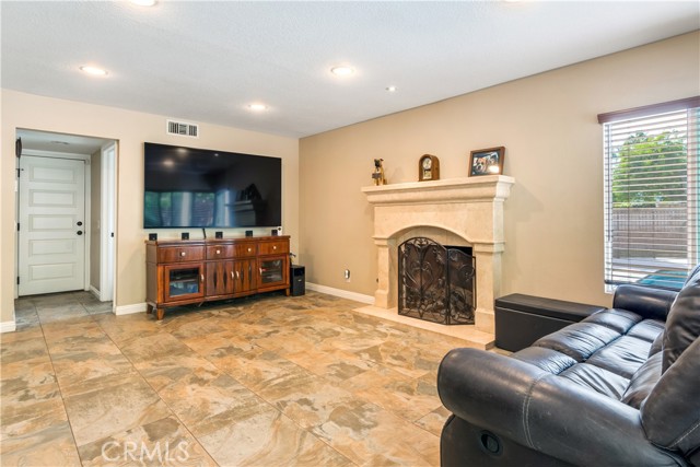 Detail Gallery Image 15 of 37 For 1381 Casey Ct, Upland,  CA 91784 - 3 Beds | 3/1 Baths
