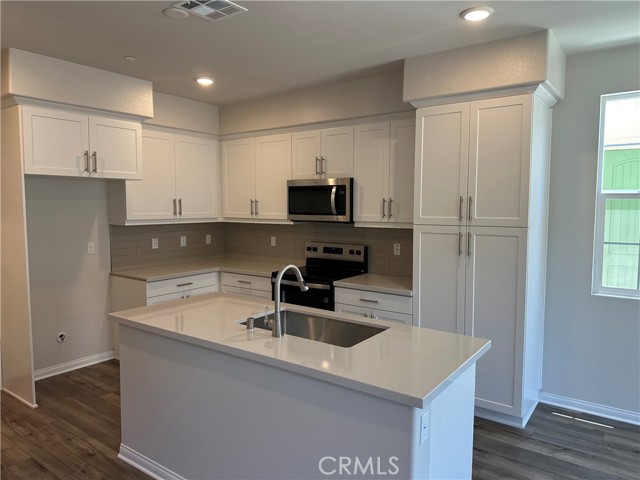 409 Verna Street, Upland CA: https://media.crmls.org/medias/8918f156-a084-4044-8bc9-b8edfff92089.jpg