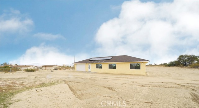 Detail Gallery Image 1 of 35 For 9243 Palomar Trl, Lucerne Valley,  CA 92356 - 3 Beds | 2 Baths