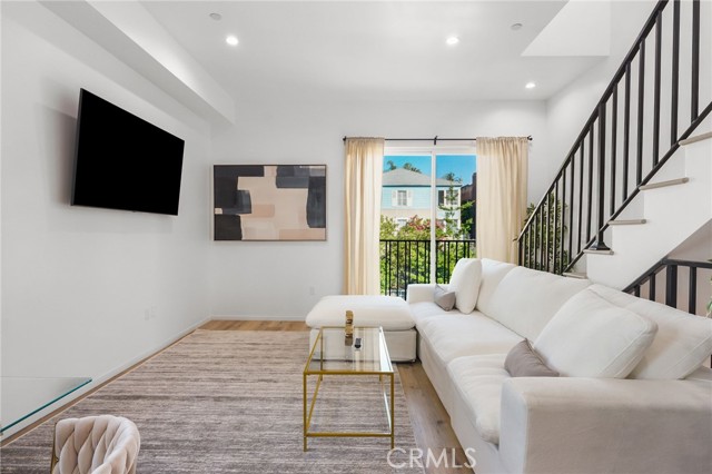 Detail Gallery Image 22 of 24 For 119 S Coroando St #1/2,  Los Angeles,  CA 90057 - 3 Beds | 2 Baths