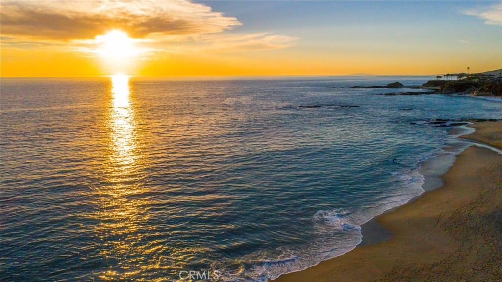 https://media.crmls.org/medias/8919bd1d-266b-43c9-ba6b-e2c918efa5e9.jpg?preset=X-Large