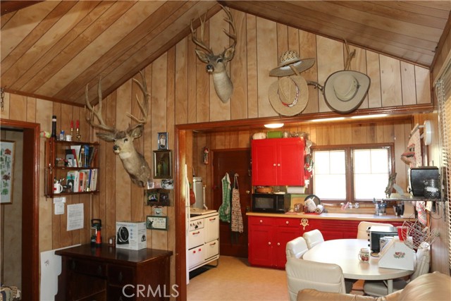 Detail Gallery Image 8 of 23 For 842 Eureka Dr, Big Bear Lake,  CA 92315 - 2 Beds | 1 Baths