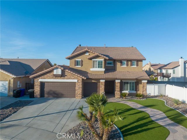 Detail Gallery Image 3 of 46 For 12304 Sunglow Ct, Victorville,  CA 92392 - 4 Beds | 2/1 Baths