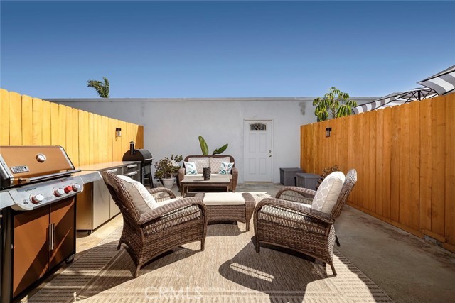 4006 Aladdin Drive, Huntington Beach CA: https://media.crmls.org/medias/891d3d40-5ccf-4297-bffc-43845faf20ad.jpg