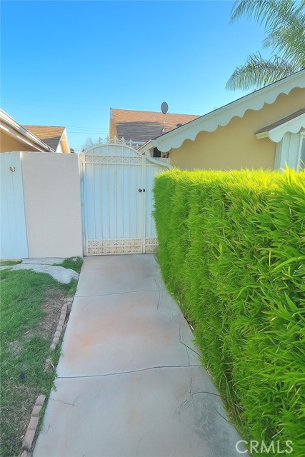 21024 Hemmingway Street, Canoga Park CA: https://media.crmls.org/medias/891d536c-7b48-4110-9de5-2cf2f4a682ef.jpg