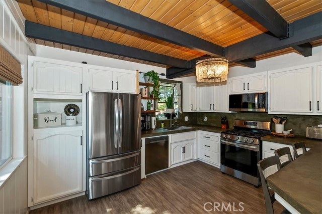 Detail Gallery Image 9 of 33 For 905 Jungfrau, Crestline,  CA 92325 - 2 Beds | 1/1 Baths