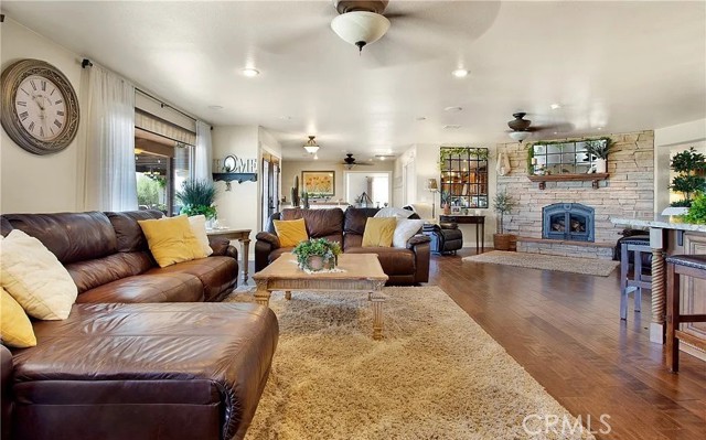 8686 Capelin Road, Phelan CA: https://media.crmls.org/medias/891d99c5-a489-4bc0-8bcf-f4015482953d.jpg