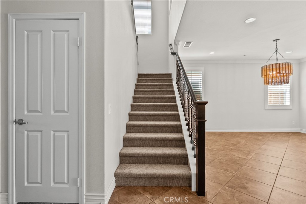 https://media.crmls.org/medias/891eb769-f50a-4762-bead-bed8ad85c981.jpg?preset=X-Large