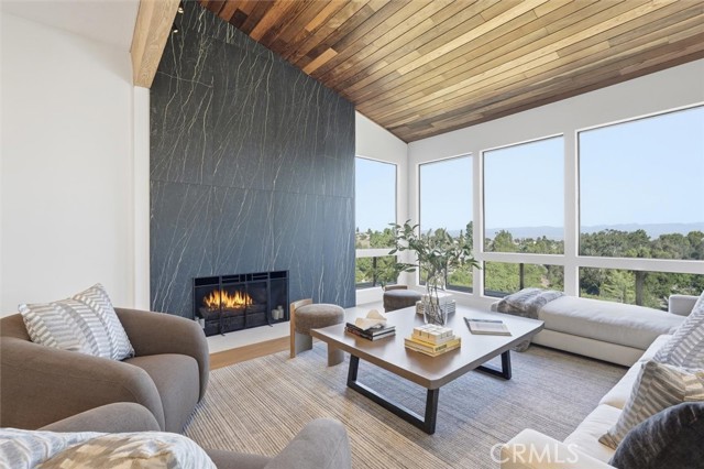 Detail Gallery Image 6 of 66 For 5204 Middlecrest Rd, Rancho Palos Verdes,  CA 90275 - 4 Beds | 3 Baths