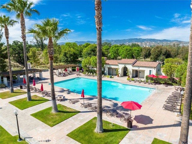 26800 Fairlain Drive, Valencia CA: https://media.crmls.org/medias/89202ec3-9cc4-453b-a479-e05d165bd65a.jpg