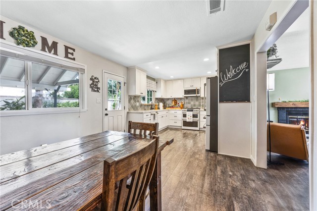 8975 Driftwood Dr, Riverside CA: https://media.crmls.org/medias/8921915c-069b-495c-af1b-59aec62884a9.jpg