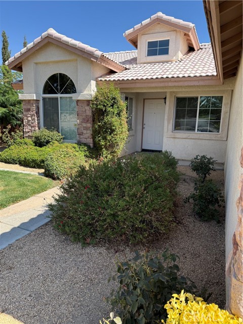 Detail Gallery Image 3 of 25 For 14106 Dartmouth St, Hesperia,  CA 92344 - 3 Beds | 2 Baths