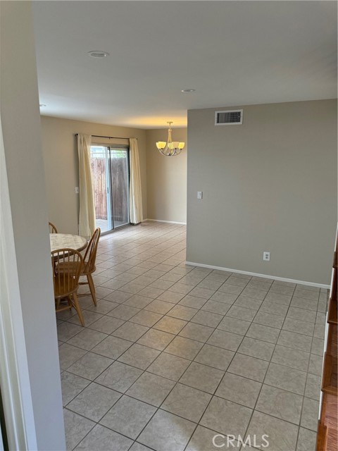 Detail Gallery Image 5 of 21 For 11106 Arminta St #4,  Sun Valley,  CA 91352 - 2 Beds | 1/1 Baths