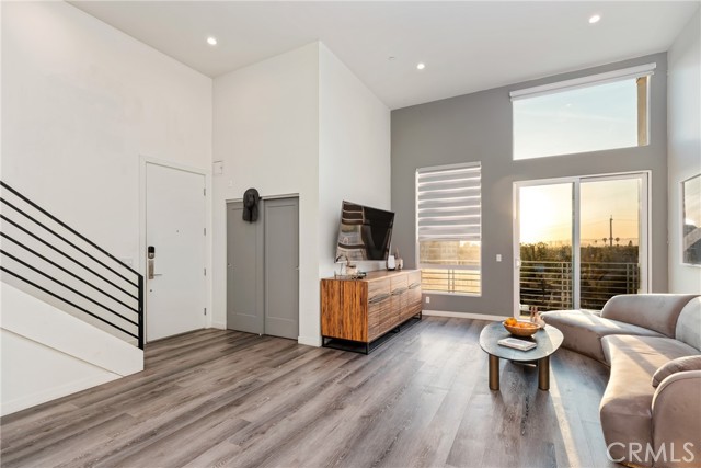 1055 S Serrano Avenue, Los Angeles CA: https://media.crmls.org/medias/892205a7-2d61-4bc1-bed1-609bb6978a81.jpg