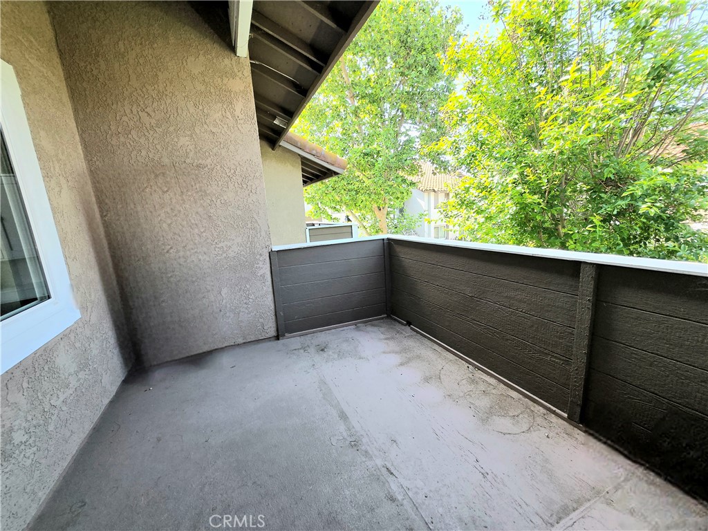 https://media.crmls.org/medias/8922ff72-8995-45f1-bf00-afaf94d5cca5.jpg?preset=X-Large