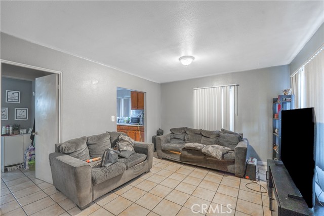 Detail Gallery Image 5 of 39 For 907 E 109th Pl, Los Angeles,  CA 90059 - – Beds | – Baths