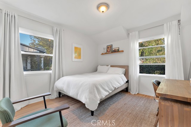 Detail Gallery Image 28 of 52 For 5727 Colbath, Valley Glen,  CA 91401 - 3 Beds | 3 Baths