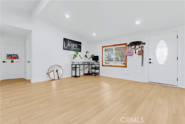 Detail Gallery Image 9 of 51 For 9888 Trinity, Oak Hills,  CA 92344 - 6 Beds | 2 Baths